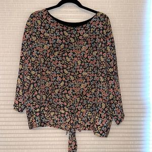 Vince Camuto floral blouse. Size xl. Tie at waist.